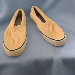 Men’s canvas boat shoes 9.5